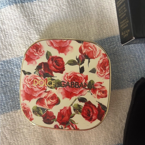 Dolce & Gabbana Pink Blush of Roses Compact with Floral Design - Picture 7 of 7
